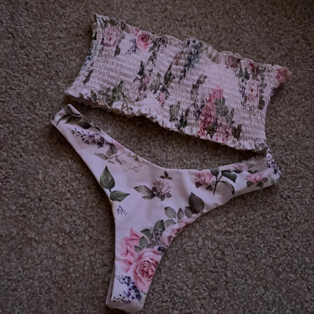 WHITE FLORAL SCRUNCH BIKINI